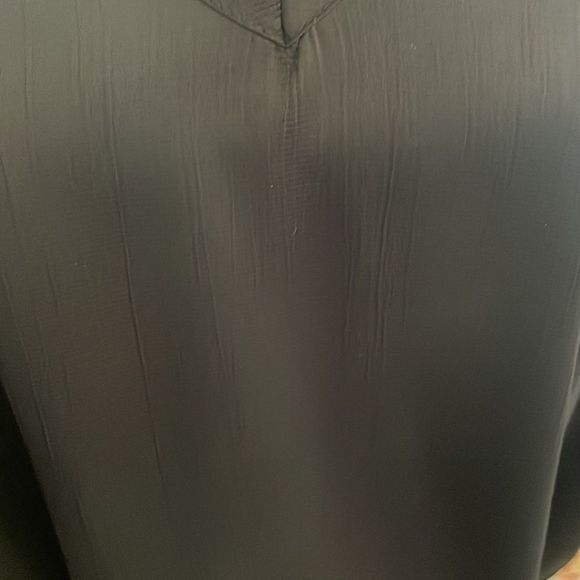 Extra large black flowy V-neck with silver detail on shoulders - Picture 3 of 4